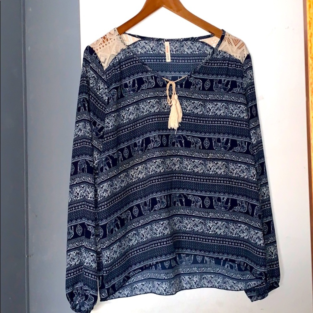 Long sleeve blue elephant top 😍